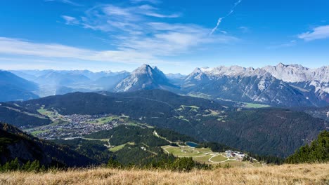 Timelapse-De-Panorámica-Lenta-De-Las-Montañas-De-Los-Alpes-Desde-Seefelder-Spitze-Cerca-De-Seefeld-En-Tirol,-Austria