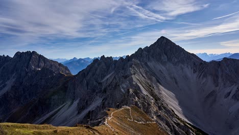 Lapso-De-Tiempo-Pico-De-La-Montaña-Mirando-Seefelder-Spitze-En-Los-Alpes,-Austria