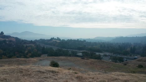 Ein-Langer-Tag-Voller-Rauch-Und-Nebel-In-Kalifornien,-Verursacht-Durch-Waldbrände