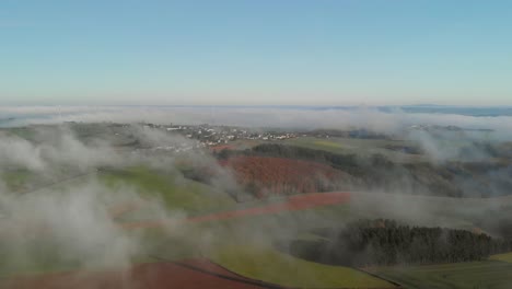 Ein-Morgen-Mit-Nebel-In-Einer-Ländlichen-Gegend-Von-Luxemburg