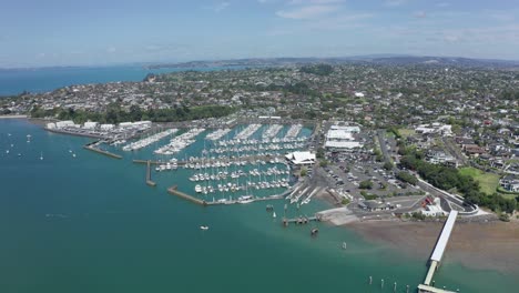 Overview-of-Half-Moom-Bay-in-East-of-Auckland,-New-Zealand