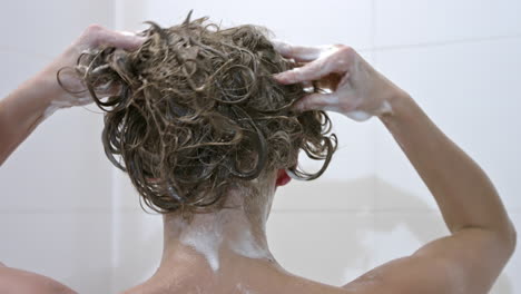 Woman-moisturizing-her-hairs-with-conditioner-or-shampoo