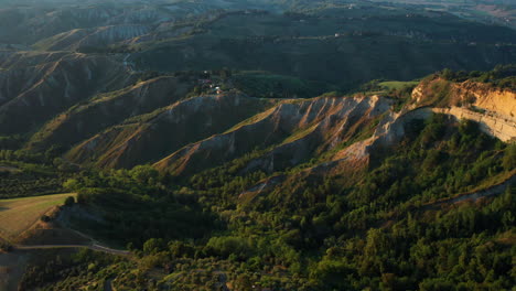 Las-Fértiles-Tierras-Verdes-De-La-Toscana-Ideal-Para-El-Cultivo-De-Olivos-Y-Uvas