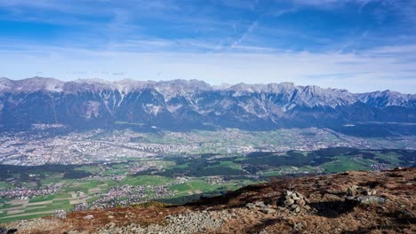 Zeitrafferblick-über-Innsbruck-Und-Die-Berge-Der-Alpen-Vom-Patscherkofel