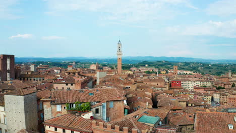 Birds-eye-view-of-the-rooftops-of-Siena,-Tuscany-in-Italy