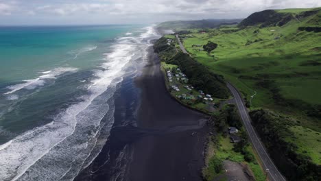 Stimmungsvolle-Luftaufnahmen-Der-Waikato-Küste-In-Der-Nähe-Von-Mokau-Auf-Der-Nordinsel-Neuseelands,-Die-In-Die-Andere-Richtung-Blicken