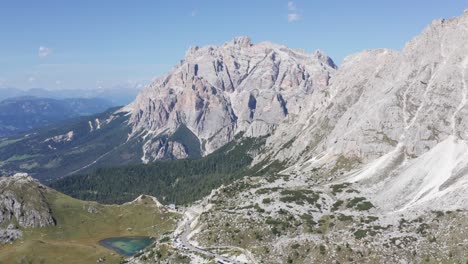 Mountain-pass-and-lake-in-Italian-Dolomites,-Valparola-pass-in-Alta-Badia