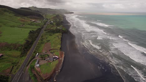 Stimmungsvolle-Luftaufnahmen-Der-Küste-Von-Waikato-In-Der-Nähe-Von-Mokau-Auf-Der-Nordinsel-Neuseelands