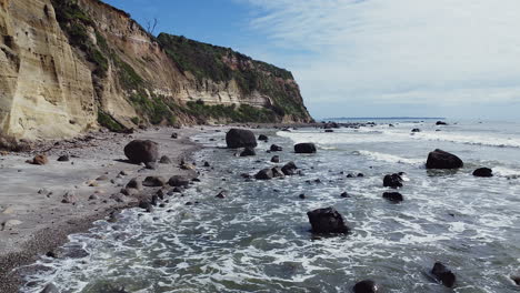Waves-Crashing-On-Boulders-At-The-Seashore-In-Maketu-Beach,-Te-Puke,-Bay-of-Plenty,-North-Island,-New-Zealand