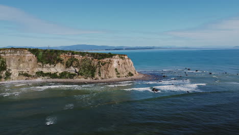 Ruhige-Landschaft-Am-Maketu-Beach-Auf-Der-Nordinsel,-Neuseeland---Luftdrohnenaufnahme