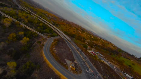 Drohnenansicht-Der-Historischen-Brücke-Von-San-Luis-Rey
