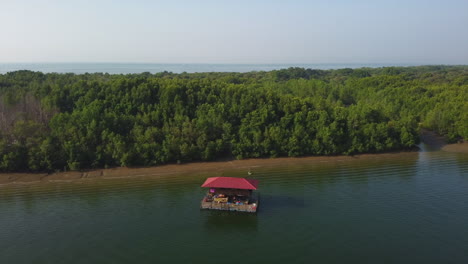 Luftaufnahme-Des-Bagan-Lalang-Flusses-Am-Morgen-Mit-Schwimmenden-Häusern,-Malaysia