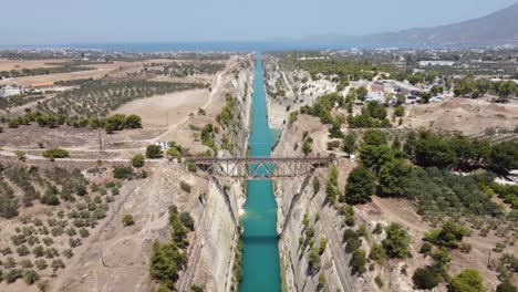 Cinematic,-Symmetrical-shot-of-Corinth-Canal-and-bridge-over-it