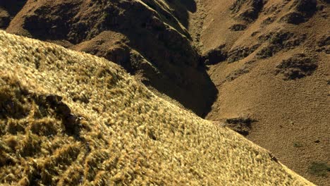 Vertikale-Schwenkaufnahme-Der-Berge-In-Merlo,-San-Luis,-Argentinien