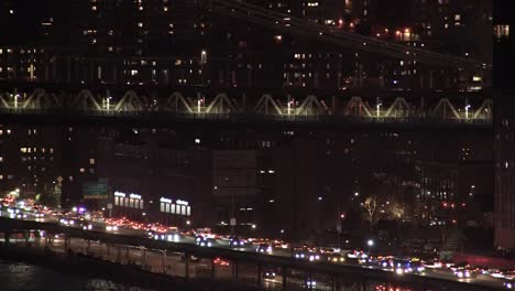 Manhattan-Bridge-Und-Der-Fdr-Drive-Bei-Nacht-Von-Williamsburg-Aus-Vor-Dem-Hintergrund-Von-Manhattan