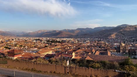 Summer-days-and-a-total-view-of-Cusco,-Peru