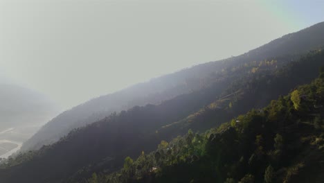 Una-Mañana-De-Niebla-Junto-Al-Río-Jehlum-Cachemira