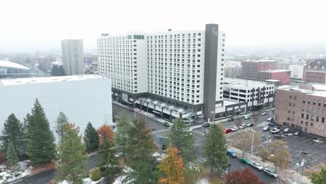 Aerial-view-pushing-towards-the-Davenport-Grand-Hotel-in-Spokane,-Washington