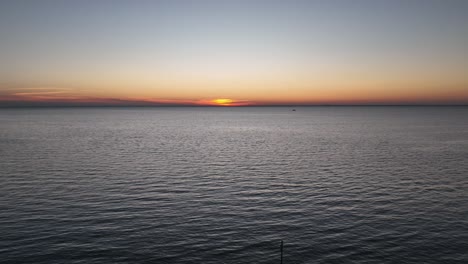 Reverse-sunset-reveal-over-Mobile-Bay,-Alabama