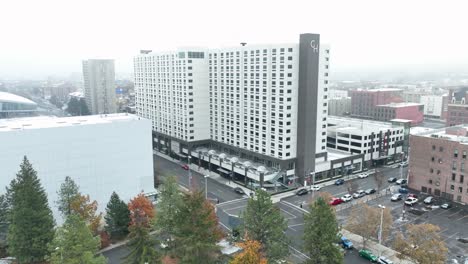 Luftaufnahme,-Die-Sich-Vom-Davenport-Grand-Hotel-In-Der-Innenstadt-Von-Spokane-Entfernt