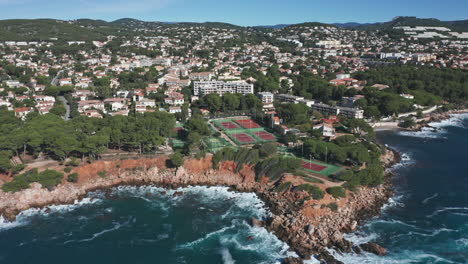 Tennis-club-courts-by-the-sea-in-Bandol-France