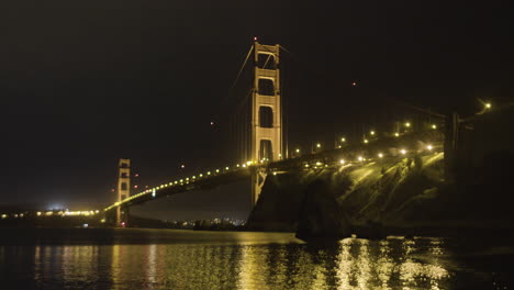 Lapso-De-Tiempo-Desde-El-Lado-Del-Puente-Golden-Gate-En-La-Noche-Ubicado-En-San-Francisco-California