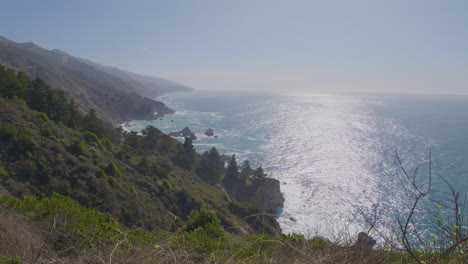 Time-lapse-of-hillside-view-of-waves-rolling-into-the-shores-of-Big-Sur-Beach-located-in-California