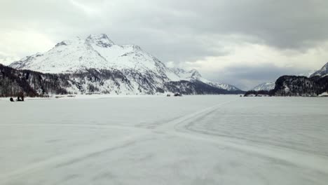Lago-De-Montaña-Congelado-En-Los-Alpes-Suizos