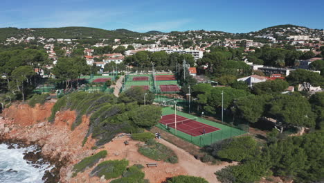 Tennis-court-by-the-sea-in-Bandol-France