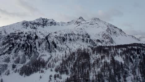 Majestic-Swiss-mountain-in-winter