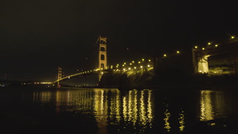 Zeitraffer-Der-Seite-Der-Golden-Gate-Bridge-Bei-Nacht-In-San-Francisco,-Kalifornien