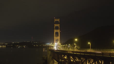 Time-lapse-straight-on-of-the-Golden-Gate-Bridge-at-night-located-in-San-Francisco-California