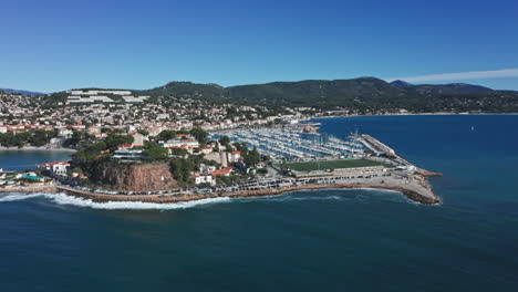 Port-and-Renécros-cove-in-Bandol-France