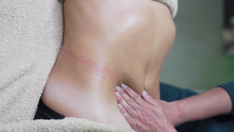 Massagegerät-Zur-Durchführung-Einer-Lymphdrainagemassage-Zur-Gewichtsabnahme-Und-Flüssigkeitsretention-Im-Bauch