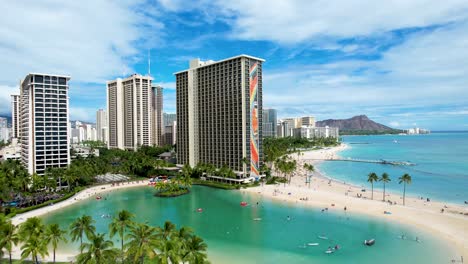 Hilton-Hawaiian-Village-Resort-and-Lagoon-Waikiki-Beach,-Honolulu-Hawaii