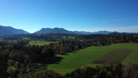 Picturesque-Nature-Landscape-With-Mountain-Alps-At-Chiemsee-During-Autumn-In-Bavaria,-Germany