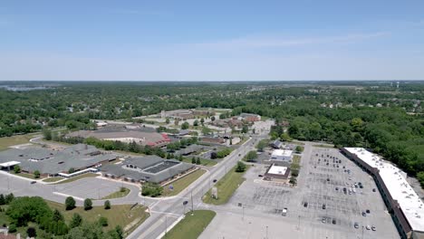 Aerial-over-supermarket-parking-lots-in-wealthy-suburban-area,-Indiana
