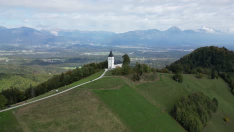 Slovenia's-famous-church-in-Jamnik