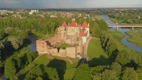 Bauska-Burgmuseum-Pilskalnas-Straße-Lettland-Antenne