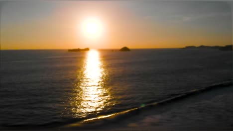 Ozean-Im-Wunderschönen-Sonnenuntergang