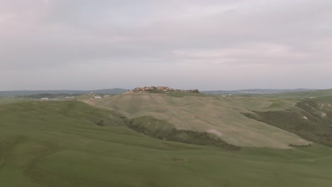 A-historic-city-up-on-a-hill-in-Tuscany