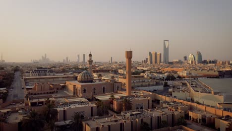 Skyline-of-Riad-in-Saudia-Arabia-on-a-sunset,-The-sky-bridge-of-the-kingdom-center
