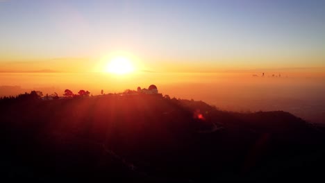 Sonnenaufgang-Mit-Der-Sternwarte-Im-Grifftih-Park-In-Los-Angeles,-Kalifornien