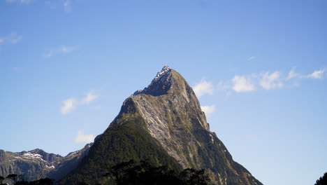 Majestic-Mitre-peak-of-Milford-Sound-in-New-Zealand,-cloudscape-time-lapse