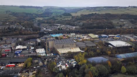 Working-class-Industrial-town,-village-in-the-heart-of-the-West-Yorkshire-Pennies-Hills