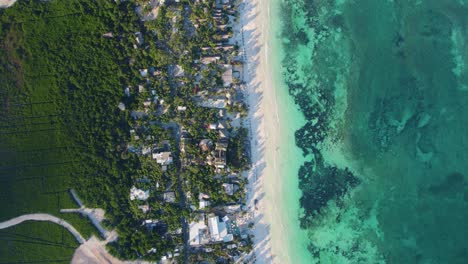 Top-down-aerial-view-above-the-beach-in-Tulum,-Mexico
