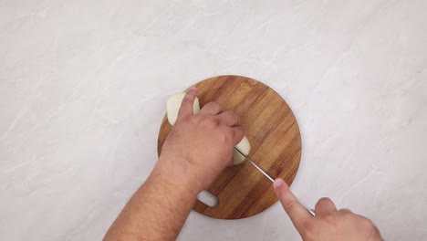 Top-view-of-cutting-onions-on-the-wooden-board