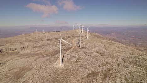 Wind-turbine-farm