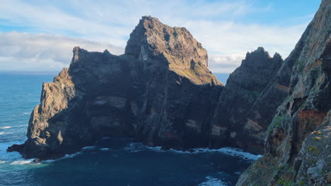 Schöne-Aufnahme-Von-Einer-Der-Klippen-Der-Sogenannten-Ponta-De-São-Lorenzo-Auf-Der-Insel-Madeira,-Portugal