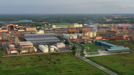 Aerial-slow-zoom-out-shot-capturing-PGEO-edible-oil-refinery-food-processing-centre-and-sapura-energy-fabrication-yard-at-lumut-port-industrial-park,-Kampung-Acheh,-Sitiawan,-Perak,-Malaysia
